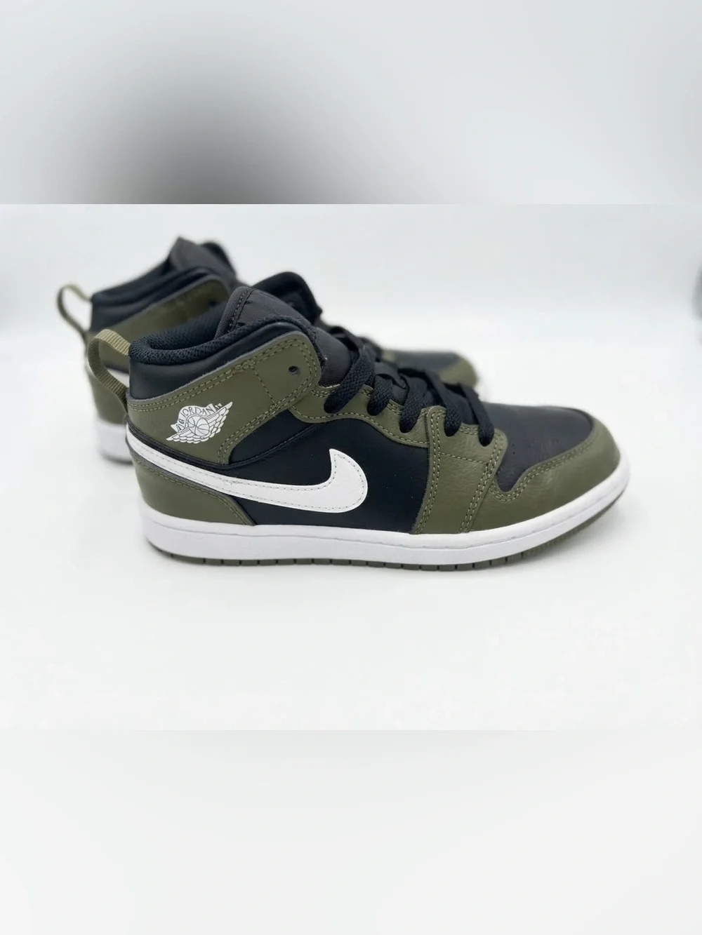 Nike Air Jordan 1 Mid Medium Olive Black White Youth Size 1Y DQ8424-092